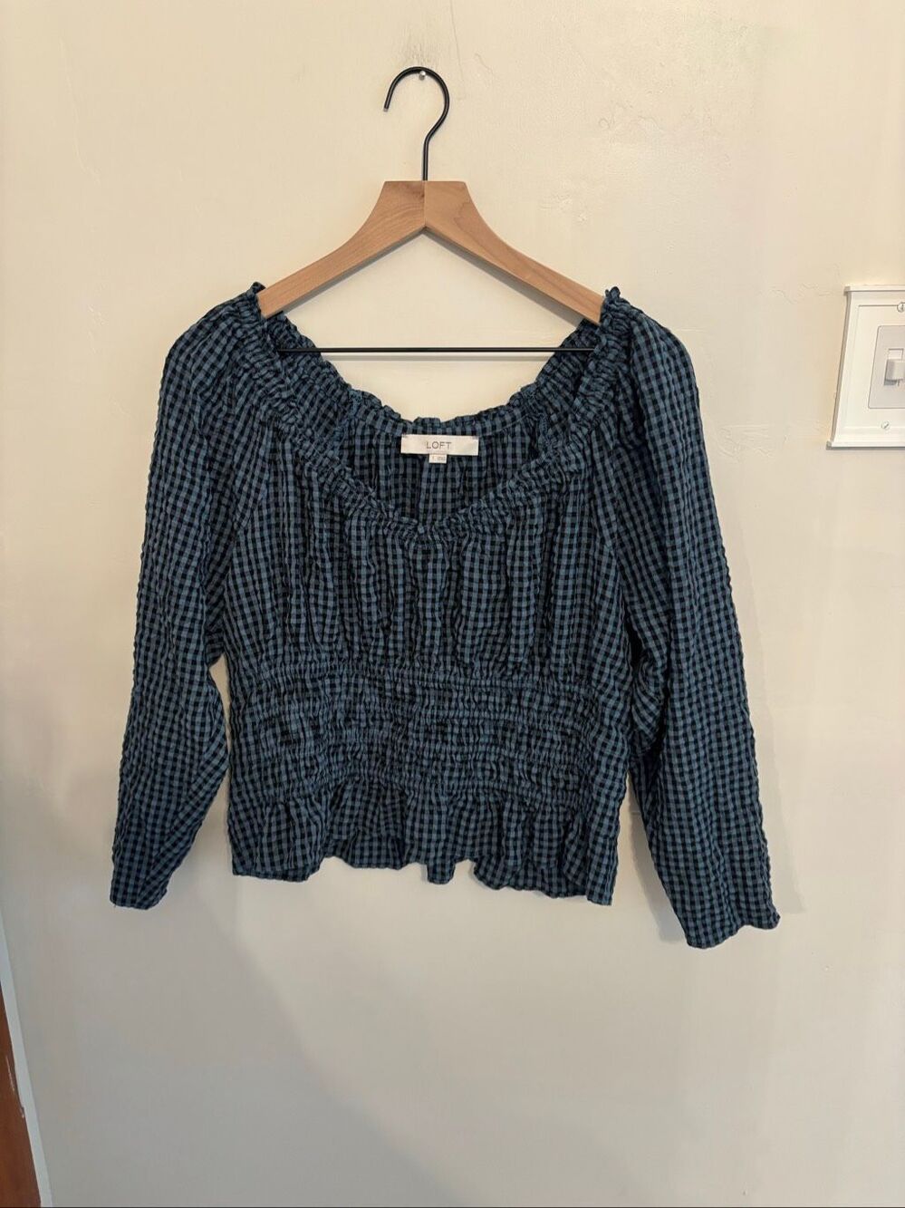LOFT Gingham Smocked Ruffle V-Neck Blouse Size L Dove Blue Black Seersucker